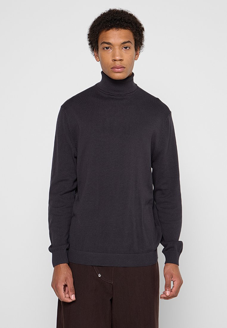 Dunkelgrauer Rollkragenpullover aus geripptem Strickmaterial, mit langen Ärmeln und einem taillierten Saum. Einfaches und klassisches Design.