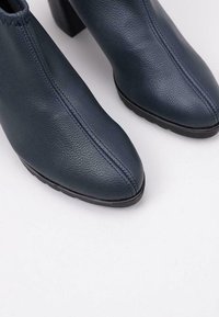 Sandra Fontán VIANLIS - Botines con plataforma - blue