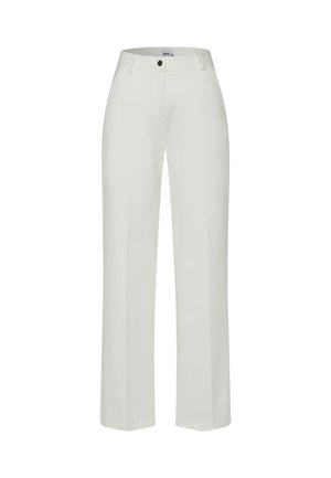 Pantalons larges en tissu blanc, présentant une texture lisse, une fermeture éclair, des poches avant et une simple fermeture à bouton.