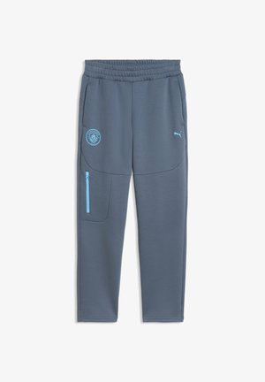 Grå træningsbukser med elastisk taljebånd, lyseblåt Puma-logo på højre lår, Manchester City-emblem på venstre lår og lynlåslomme på venstre ben.
