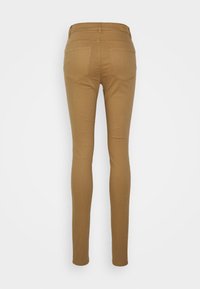 Vero Moda Tall HOT SEVEN  - Calças de ganga de corte skinny - tigers eye