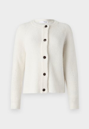 Bílý texturovaný cardigan s kulatým výstřihem, sedmi tmavými knoflíky na přední straně a žebrovanými detaily na rukávech a těle.