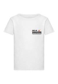 Witte katoenen t-shirt met korte mouwen, met een meerkleurige grafische tekst "KEEP ON SUNSHINE" en bloemaccenten aan de voorkant.