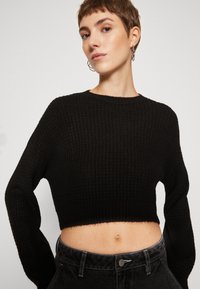 ONLY ONLMIKANI CROP STRUCTURE O NECK - Trui - black