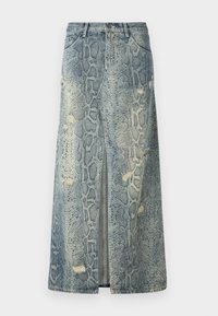 Džinsinė sijonas, dekoruotas mėlynos ir pilkos spalvos gyvatės raštu, su aukštu šoniniu įpjovimu, nusidėvėtais detalėmis ir standartinėmis diržo kilpomis juosmenyje.