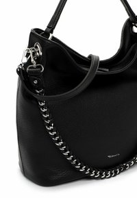 Musta nahkainen olkalaukku, jossa on teksturoitu pinta, ketjuyksityiskohta hihnassa ja rento siluetti, jossa on turvallinen suljenta.