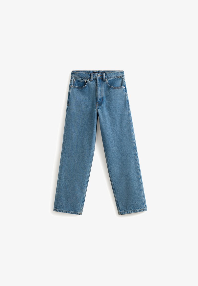 Jeans in denim azzurro chiaro con design a taglio dritto, cinque tasche e chiusura a bottone. Presentano una lavatura media e aree leggermente sbiadite.