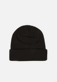 Beanie negro de punto con puño doblado, textura suave y parte superior redondeada, hecho de material elástico para un ajuste ceñido.