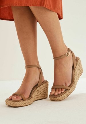Espadrilles - camel