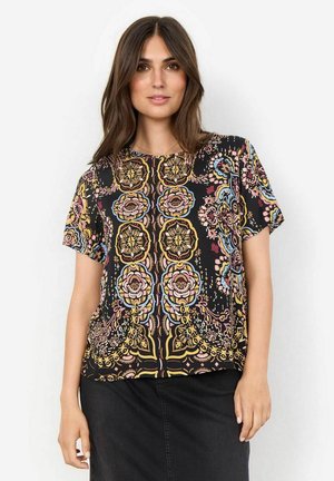 Blouse noire à manches courtes avec un motif floral et géométrique coloré en rose, bleu et or. Tissu doux et coupe décontractée.