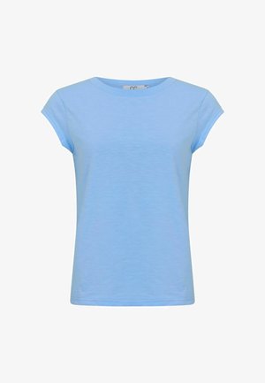 Lyseblå t-shirt med korte ærmer og rund hals, let figursyet med en subtil tekstur på en ensfarvet hvid baggrund.