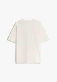 Rövid ujjú, off-white színű póló, puha pamutból készült, klasszikus kerek nyakkivágással és laza szabással, látható logók vagy minták nélkül.