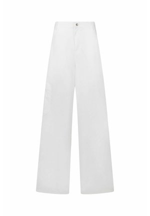 Witte wijde broek met hoge taille. Voorzien van een knoopsluiting aan de voorkant, zijzakken en een gladde, effen textuur.