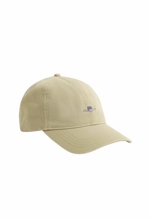 Beige Baseballcap mit gebogenem Schirm, auf der Vorderseite mit einem kleinen, gestickten Schildlogo mit Sternen und Streifen versehen.