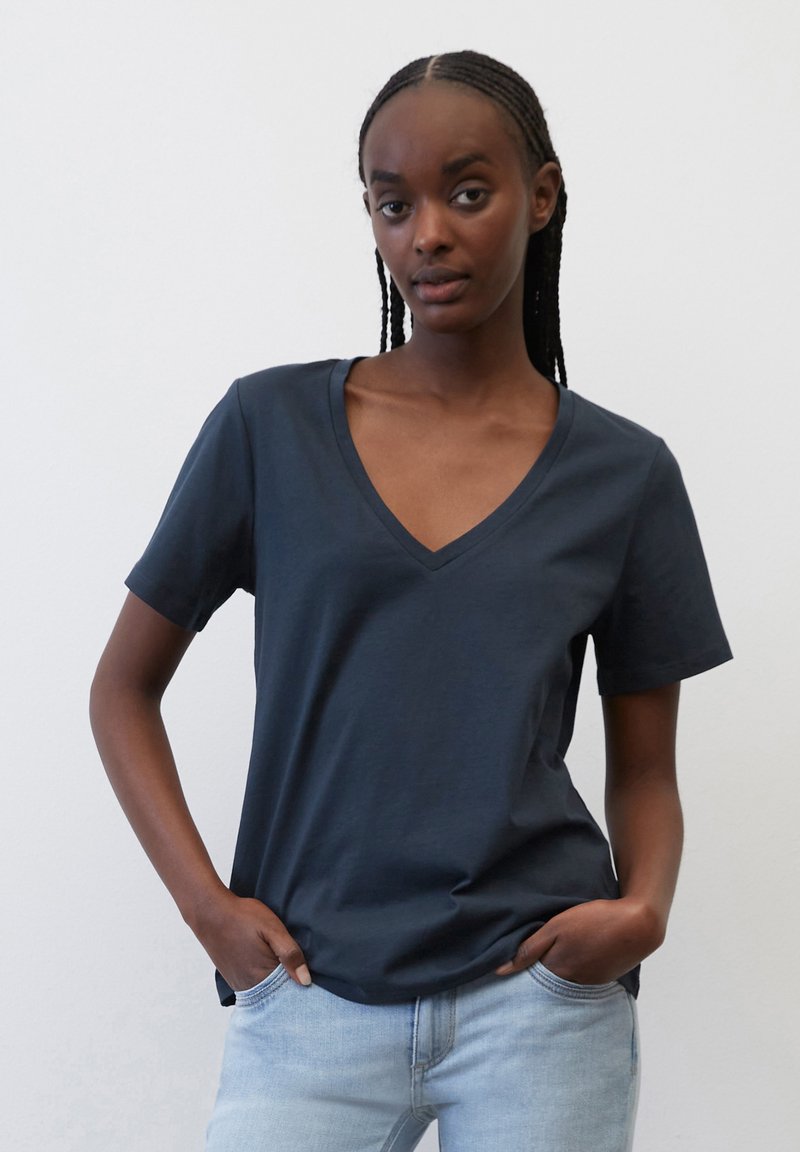 Marc O'Polo DENIM SHORTSLEEVE V NECK BASIC FIT - Basic T-shirt - navy ...