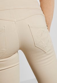 Patrizia Pepe Farkkuleggingsit - beige