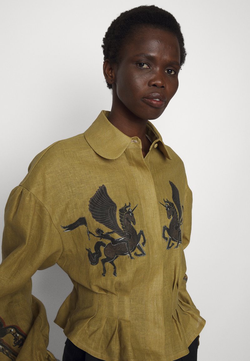 Damen Bekleidung | ABODI SHIRT ELIZABETH BATHORY Hemdbluse beige - HU47276 Damen Bekleidung | ABODI SHIRT ELIZABETH BATHORY Hemdbluse beige - HU47276