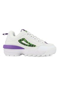 Zapatilla blanca con textura perforada, acentos en estampado de leopardo verde, suela morada y diseño ligero. Cuenta con un logotipo de marca prominente.