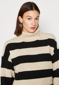 Objhollow L S Re Knit Pullover White Sand