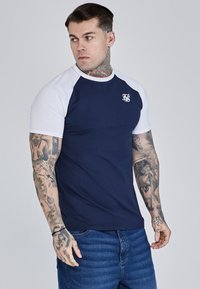 RAGLAN  - Nyomott mintás póló - navy white