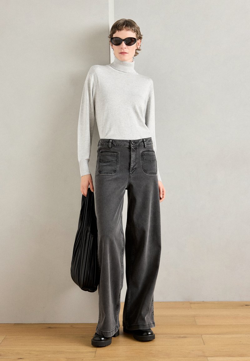 Scotch & Soda Women's Core Roll Neck Relaxed Pullover Sweater, Light Grey Mix, XL : Buy Online at Best Price in KSA - Souq is now