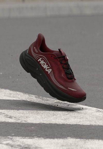HOKA CLIFTON 11