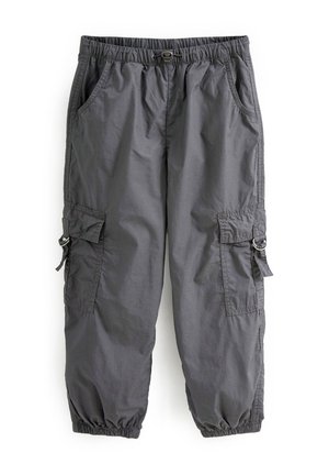 Grå cargobyxor med elastisk midja, åtstramade muddar, sidofickor och fickor med lock på låren. Tillverkade av lätt, hållbart material.