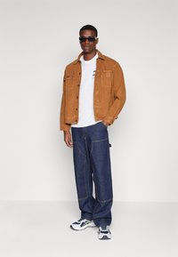 Tommy Jeans TJM SLIM FLAG TEE 2 PACK - Apdrukāts T-krekls - newsprint/white