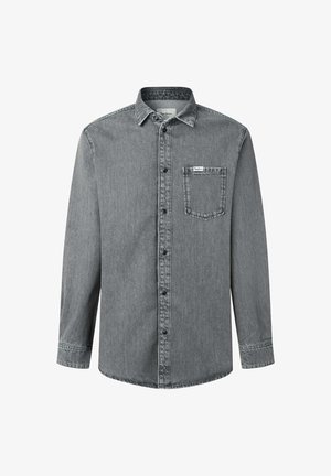 Halli denim pikendusega särk, millel on nupuvajutusega esiosa, krae ja rinna tasku brändimärgisega. Pehme tekstuur ja kontrastne õmblus nähtavad.