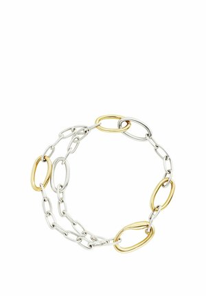 Armband mit abwechselnd großen goldenen und silbernen ovalen Gliedern, verbunden durch kleinere silberne Kettenglieder auf weißem Hintergrund.
