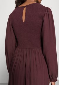 LASCANA Maxi šaty - bordeaux