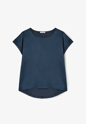 T-paita lyhyillä hihoilla tummansinisessä värissä, pyöreä pääntie, pehmeä tekstuuri, hieman pidempi takahelma ja sujuva, valuva muotoilu.