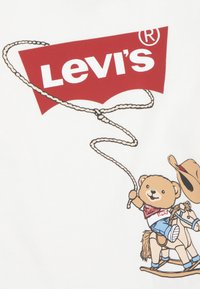 Levi's® COWBOY BATWING TEE - Tops ar garām piedurknēm - egret