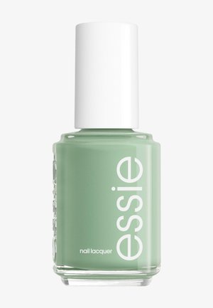 Flaske af Essie-mærket neglelak i dæmpet salviegrøn med hvid hætte og logo på forsiden.