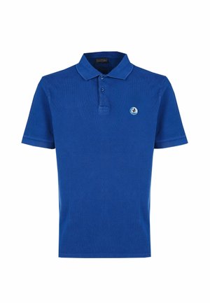 Polo shirt blu realizzato in tessuto a costine, con colletto classico, maniche corte e un patch rotondo con logo sul lato sinistro del petto.