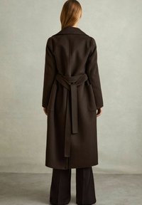 Reiss FIT - LUCIA DOUBLE BREASTED BLINDSEAM  - Mantel - chocolate