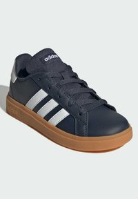 adidas Sportswear GRAND - Träningsskor - shadow navy cloud white gum