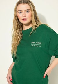 Studio Untold RÜCKEN-STATEMENT - Jerseyjurk - forest green