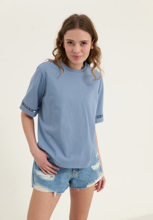 T-shirt med print - light blue