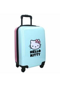 Blå och rosa hård-skal resväska med svarta hjul och handtag, prydd med Hello Kittys ansikte och text på frampanelen.