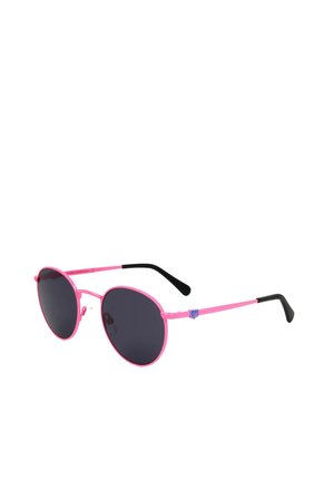 Occhiali da sole rotondi con montatura in metallo rosa acceso, lenti scure e punte nere sulle aste.