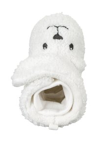 Weißer Plüschschuh mit abgerundetem Kopf, der einer Robbe ähnelt, ausgestattet mit schwarz gestickten Augen, einer Nase und weichem, strukturiertem Stoff. Offenes Zehendesign.