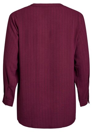 Chemise bourgogne à manches longues avec un motif en rib et texturé, dotée d'un col rond et de boutons aux poignets.