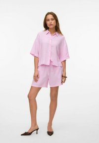 Vero Moda VMLINN NOOS - Shorts - bonbon