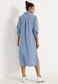 Cellbes of Sweden WITH SIDE POCKETS - Jeansklänning - medium blue denim