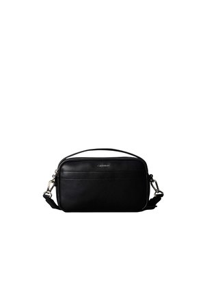 Schwarze rechteckige Leder-Crossbody-Tasche mit Reißverschluss, abnehmbarem Riemen und kleinem Griff oben.