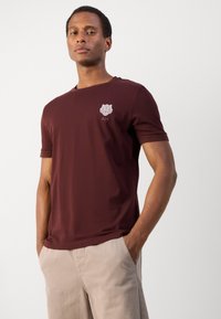 Antony Morato SLIM FIT  WITH INJECTION LOGO PATCH EFFECT - T-shirts print - dark cherry