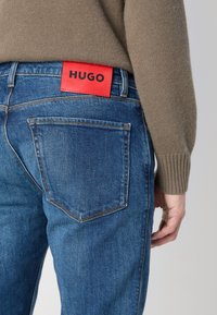 HUGO Slim fit jeans - medium blue