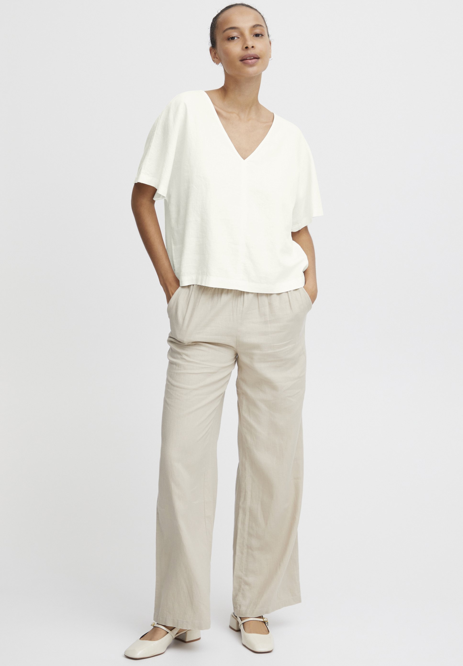 売れ筋商品|||ビーヤング シャツ レディース トップス BYFALAKKA VNECK BLOUSE - Blouse - marshmallow b.young BYFALAKKA VNECK BLOUSE - Blouse - marshmallow/white