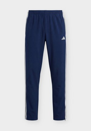 adidas Sportswear, ESSENTIALS 3 STRIPES STANFORD LITE TAPERED OPEN HEM PANTS - Dresside alumine osa - team navy blue 2/white